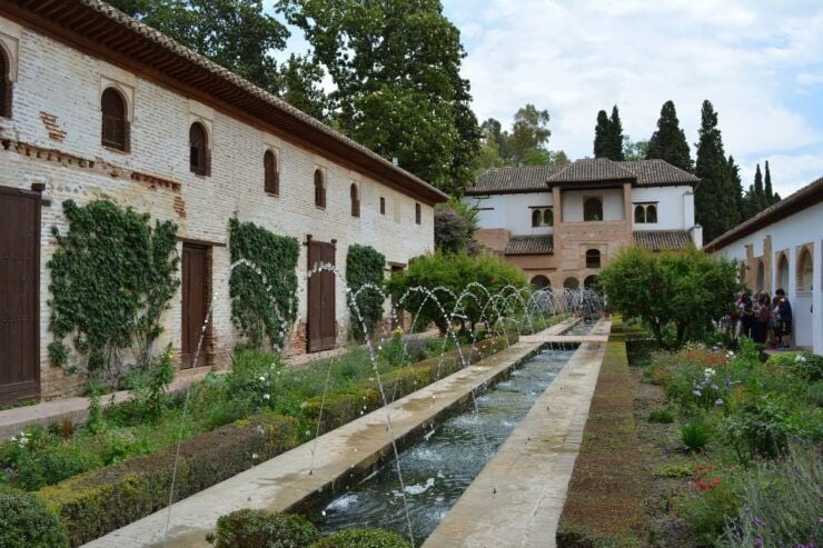 Granada: Alhambra and Generalife Gardens Guided Tour - Activity Overview
