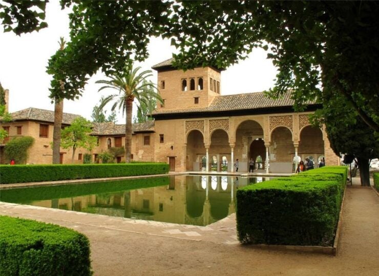 Granada: Alhambra and Generalife Gardens Guided Tour - Inclusions and Highlights