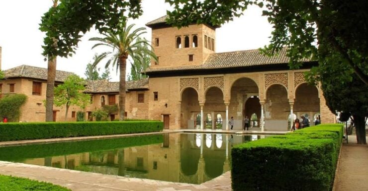 Granada: Alhambra and Generalife Gardens Guided Tour - Highlights of the Tour