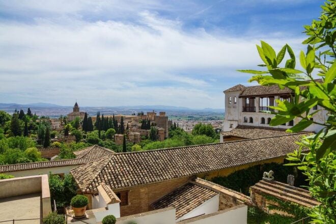 Granada: Alhambra and Generalife Gardens Guided Tour - Meeting Point Options