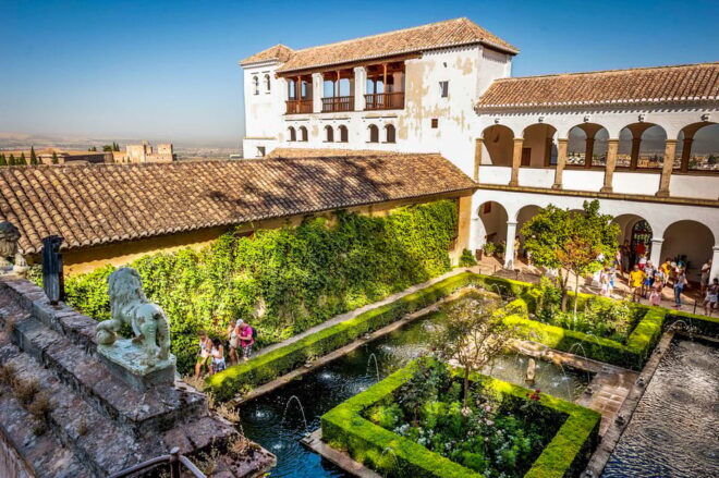Granada: Alhambra and Nasrid Palaces Entry Ticket - Visitor Experience