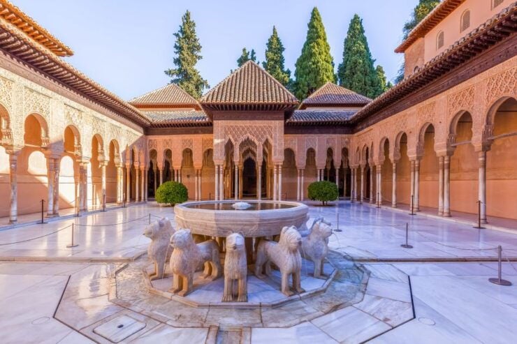 Granada: Alhambra and Nasrid Palaces Small Guided Tour - Itinerary