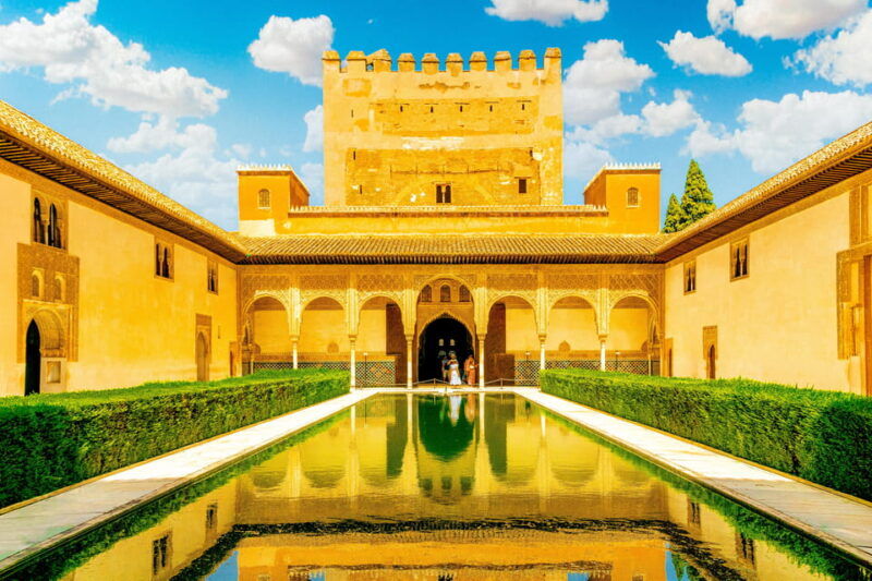 Granada: Alhambra, Generalife & Nasrid Palaces Guided Tour - Highlights of the Alhambra
