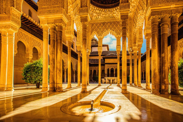 Granada: Alhambra, Generalife & Nasrid Palaces Guided Tour - Exploring the Nasrid Palaces