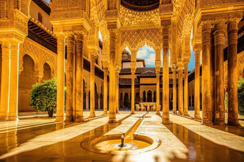 Granada: Alhambra, Generalife & Nasrid Palaces Guided Tour - The Experience in Detail