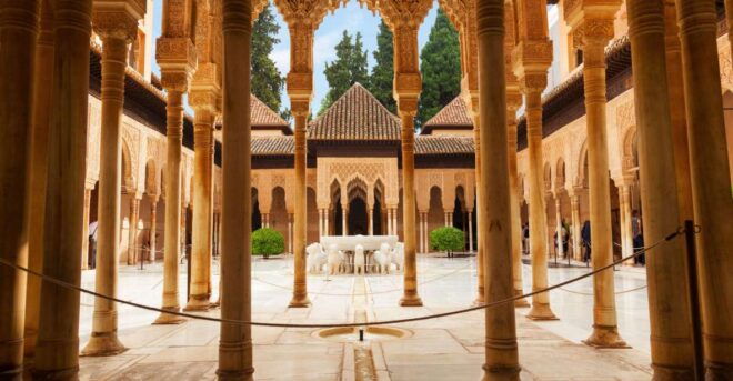Granada: Alhambra, Generalife & Nasrid Palaces Guided Tour - Experience