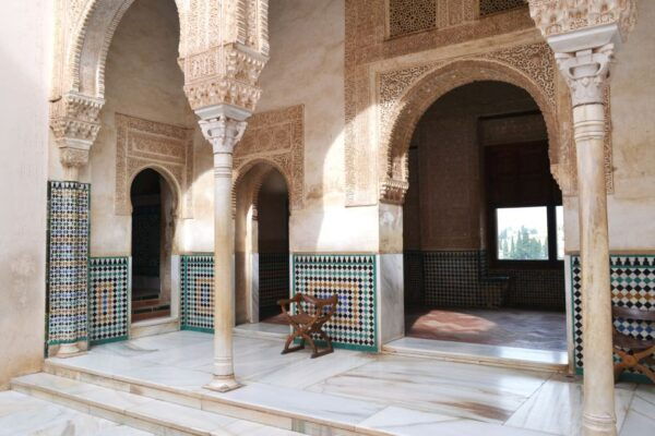 Granada: Alhambra, Nasrid Palaces and Generalife Guided Tour - Nasrid Palaces