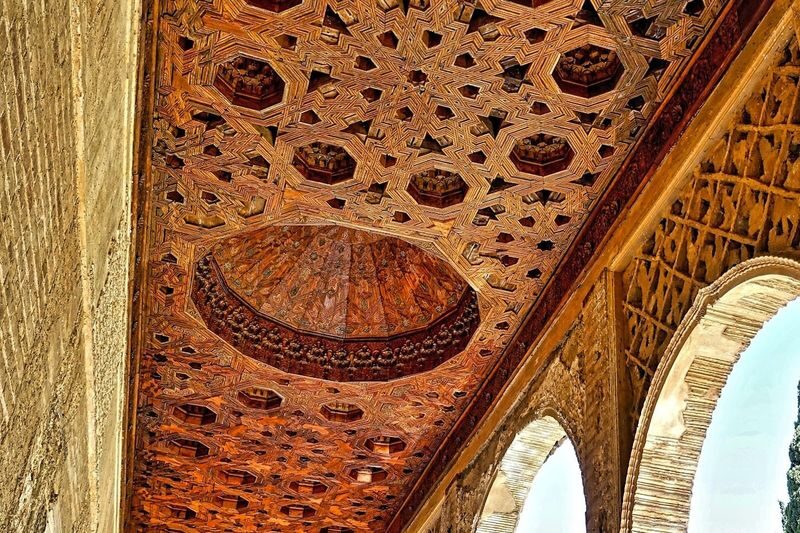 Granada: Alhambra & Nasrid Palaces Ticket - Heat, crowds and small practical details