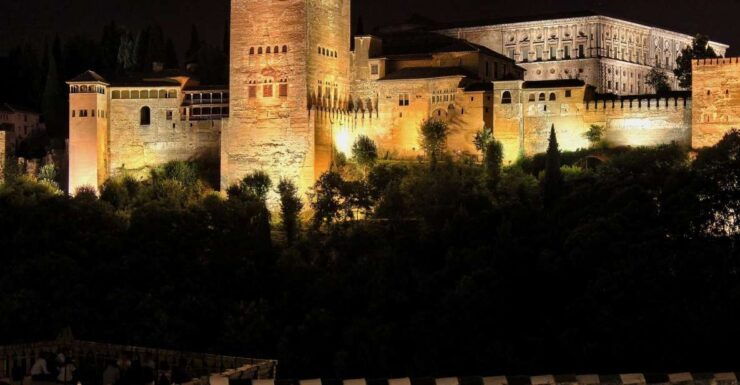 Granada: Alhambra Night Tour - Experience Highlights