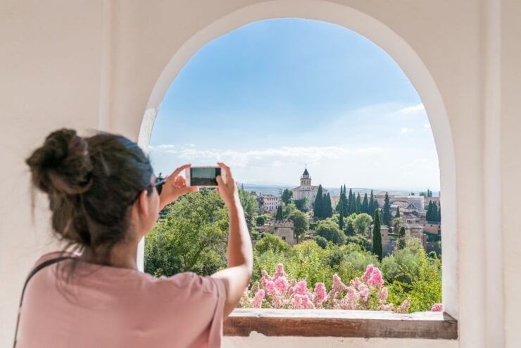 Granada: Alhambra Ticket and Guided Tour With Nasrid Palaces - Experience Highlights