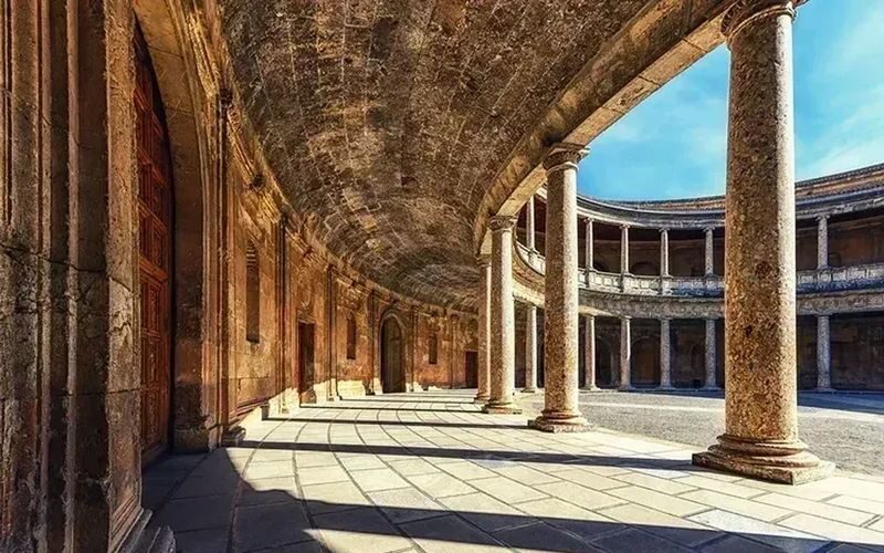 Granada: Alhambra Walking Tour Without Tickets - The route: what is clear and what is not