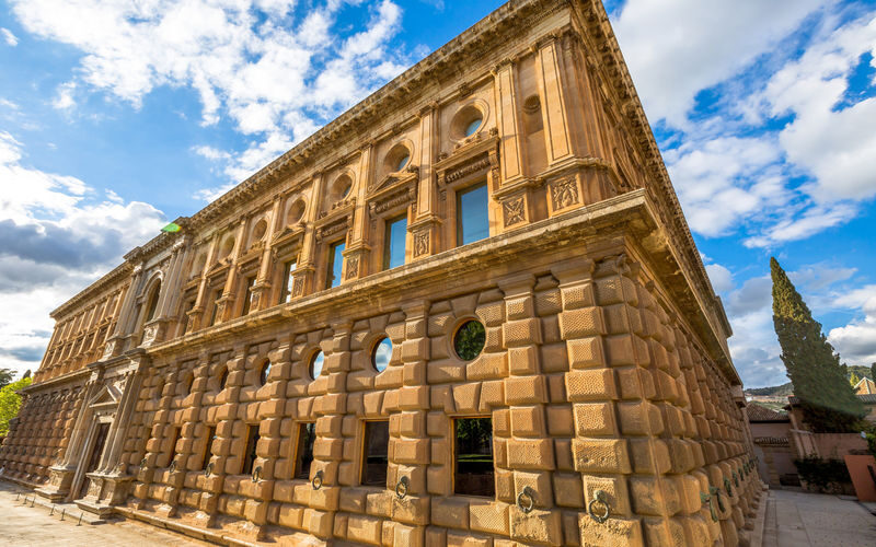 Granada: Alhambra Walking Tour Without Tickets - Should you book it?