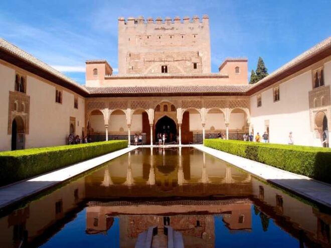Granada: Alhambra With Nasrid Palaces Private Guided Tour - Guided Tour Details