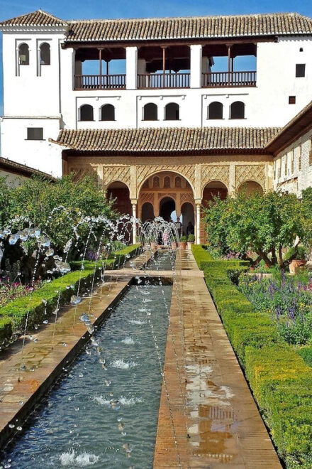 Granada: Alhambra With Nasrid Palaces Private Guided Tour - Meeting Information