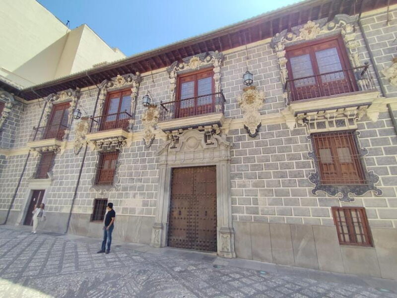 Granada: City center and Albaicin Private Tour - The Cultural Gems in the City Center