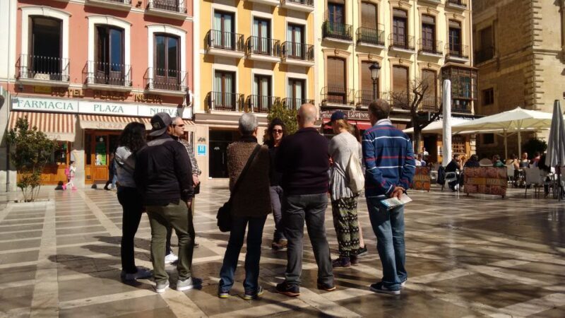Granada: City center and Albaicin Private Tour - Stories and Insights from Knowledgeable Guides  