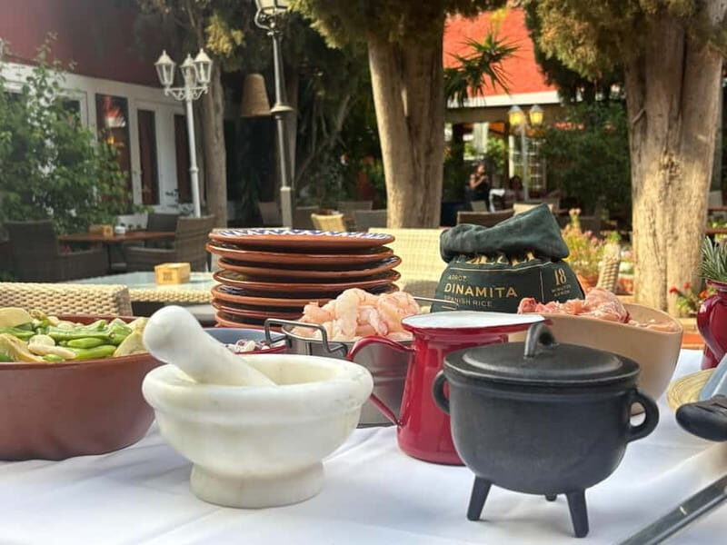 Granada: Dinner with Paella on a Terrace in the Albayzín and Live Flamenco - The Food: A Visual and Aromatic Feast