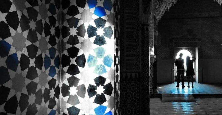 Granada: Fast-Track Alhambra & Nasrid Palaces Guided Tour - Tour Experience