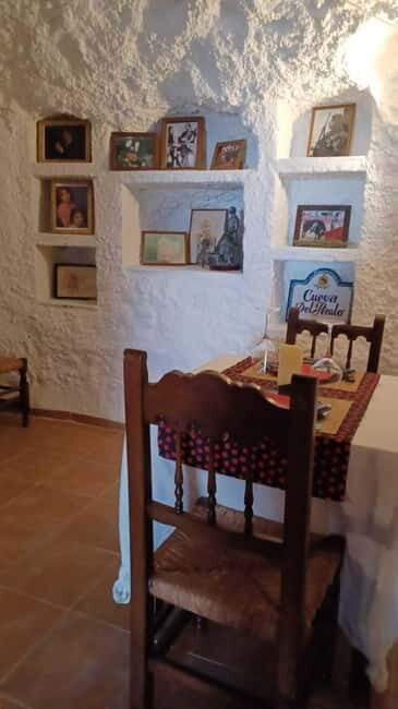 Granada: Flamenco Show Los Parrones in the Sacromonte Caves - The Unique Setting of Sacromonte Caves