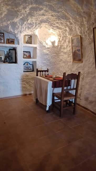 Granada: Flamenco Show Los Parrones in the Sacromonte Caves - The Intimate Atmosphere