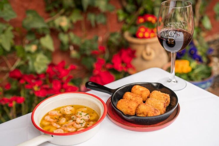 Granada: Flamenco Show With Dinner at Jardines De Zoraya - Good To Know