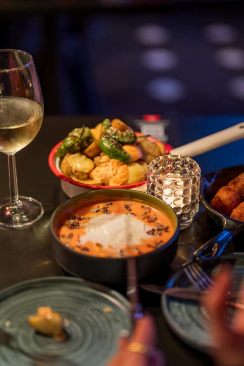 Granada: Flamenco Show With Dinner at Jardines De Zoraya - Pricing and Reservations