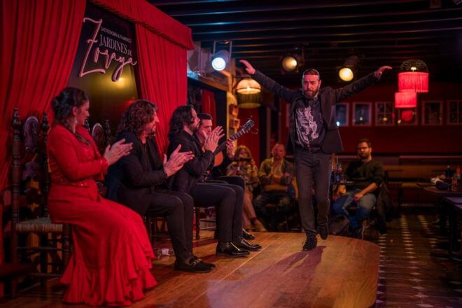 Granada: Flamenco Show With Dinner at Jardines De Zoraya - Show and Dinner Details