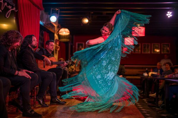Granada: Flamenco Show With Dinner at Jardines De Zoraya - Frequently Asked Questions