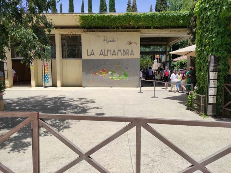 Granada: Gardens of the Alhambra and Generalife Regular Tour - Why This Tour Might Be Perfect for You