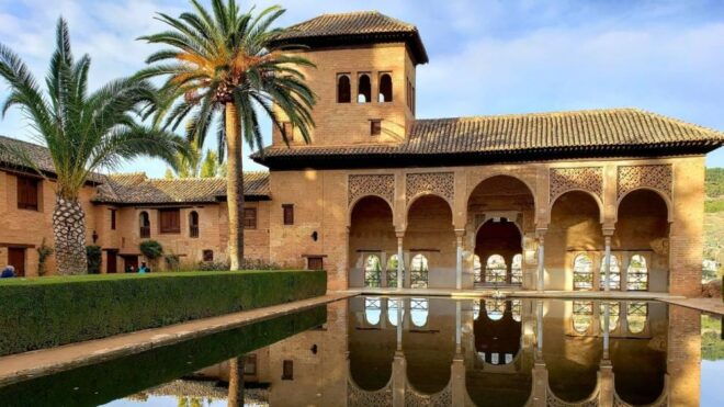 Granada: Generalife and Alcazaba Guided Tour Without Tickets - Highlights