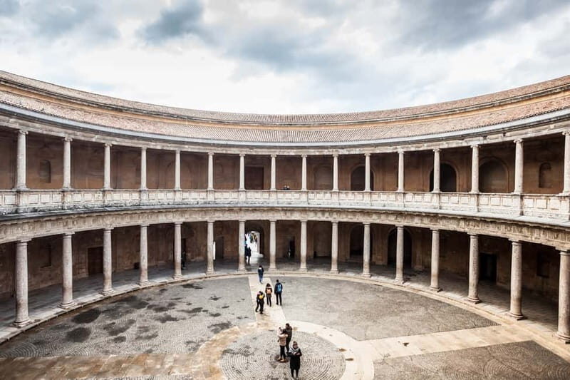 Granada: Last minute ticket Alhambra Tour - The Experience of Guided Tours