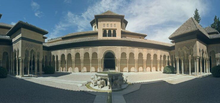 Granada: Private Alhambra and Downtown Tour With Cava - Tour Overview
