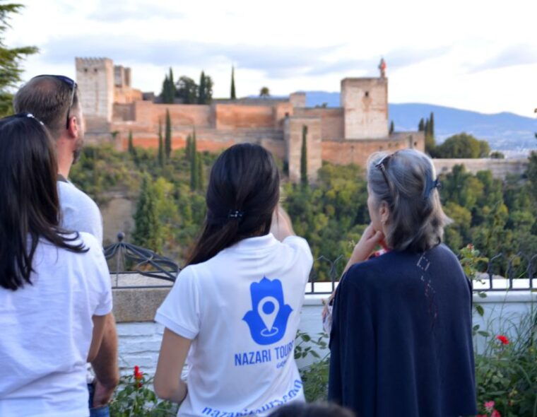 Granada: Private Tour of Albaicín, Sacromonte and Viewpoints - Exploring the History and Secrets of the Albaicín Neighborhood