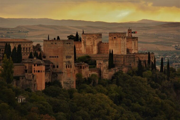 Granada: Private Tour of Albaicín, Sacromonte and Viewpoints - Panoramic Views of the Alhambra and City