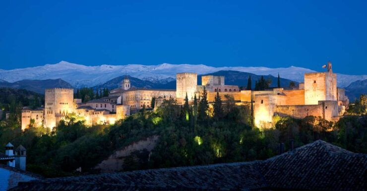 Granada: The Alhambra and Nasrid Palaces Guided Night Tour - Experience
