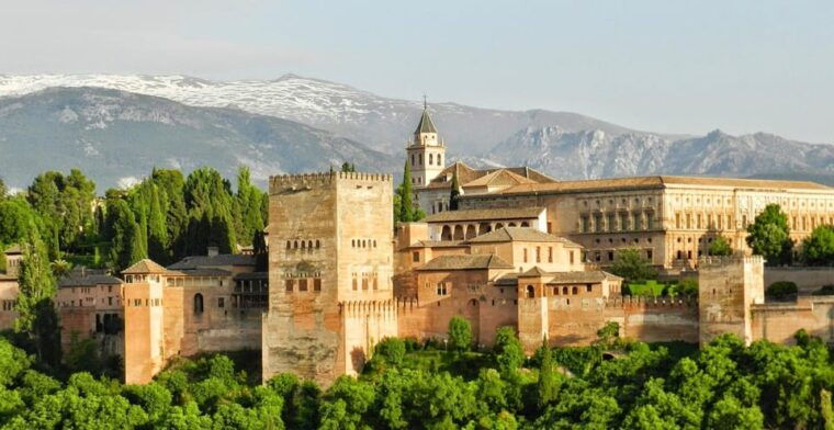 Granada: Tour of Alhambra, Generalife, and Nasrid Palaces - Guided Experience