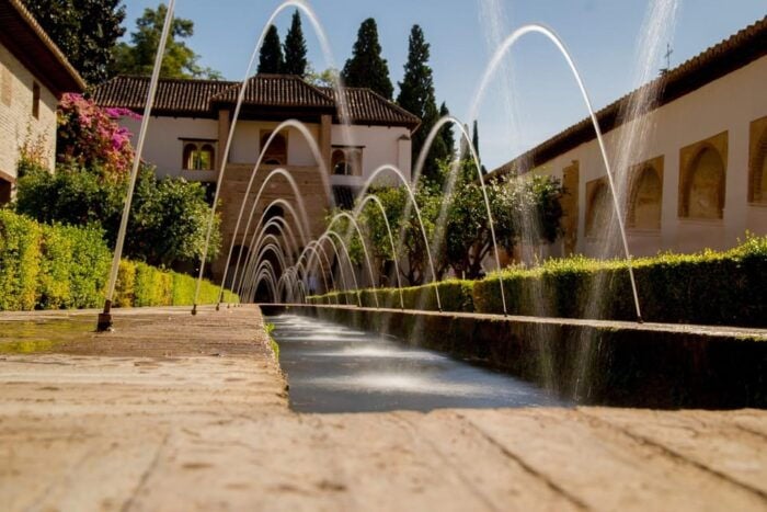 Granada: Tour of Alhambra, Generalife, and Nasrid Palaces - Discovering the Alcazaba of Alhambra