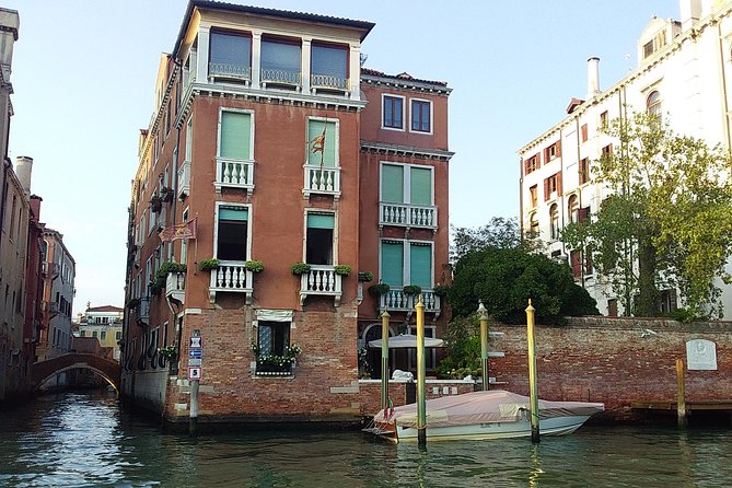 Grand Canal Boat Tour and Murano Glass Experience With Hotel Pick up - Private Boat Tour and Restaurant Recommendation