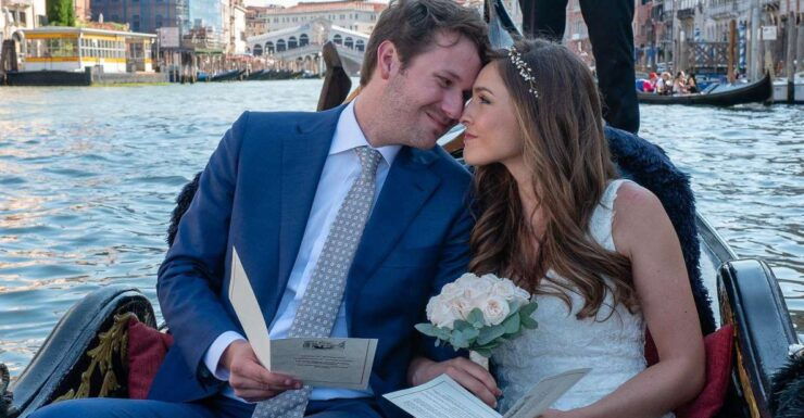 Grand Canal: Renew Your Wedding Vows on a Venetian Gondola - Experience Overview