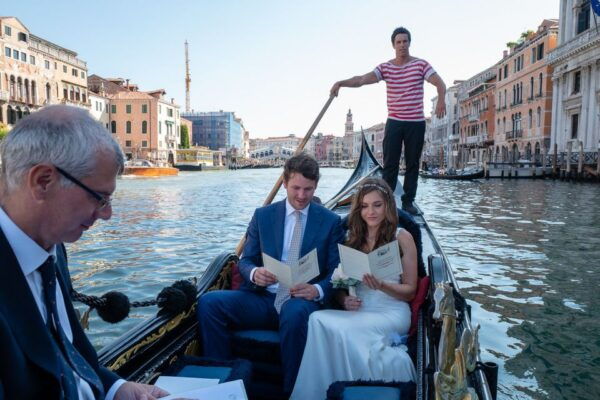 Grand Canal: Renew Your Wedding Vows on a Venetian Gondola - Restrictions and Recommendations