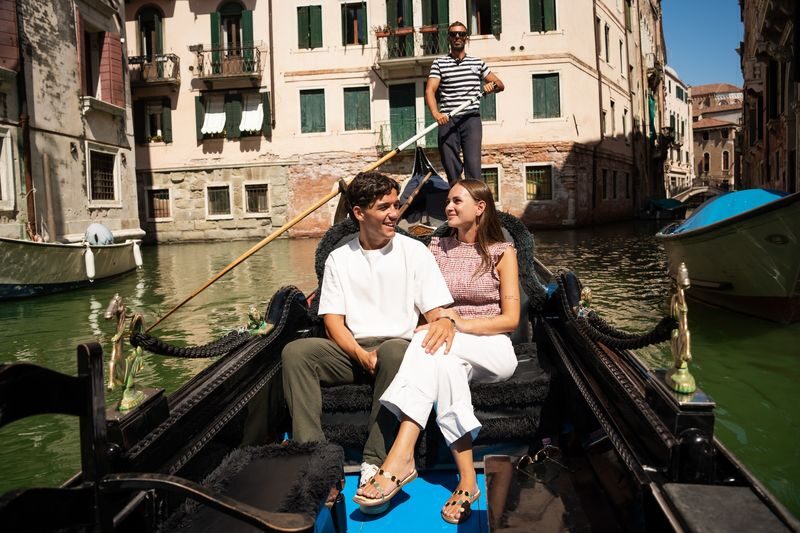 Grand Canal Romantic Gondola Ride in Venice - A gondola ride with a little context