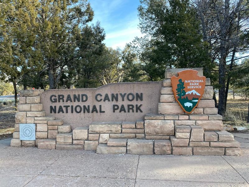 Grand Canyon National Park South Rim Bus Tour - Walking the Rim Trail to Bright Angel
