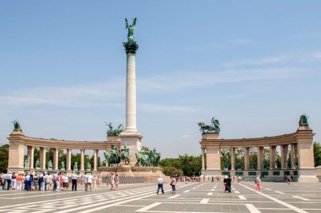 Grand City Tour & Madame Tussauds - Meeting Point and Logistics