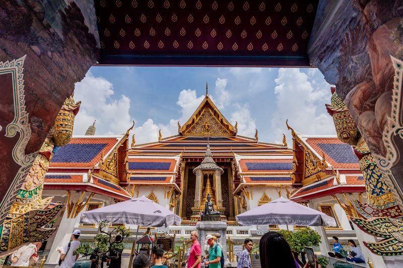 Grand Palace and Emerald Buddha Half Day Guided Tour from Bangkok - What You See in a 2.5-Hour Visit