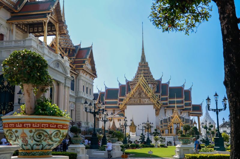 Grand Palace, Pak Klong Talad, Wat Arun, Sunset Rooftop Private Tour - Start among the flowers at Pak Khlong Talat