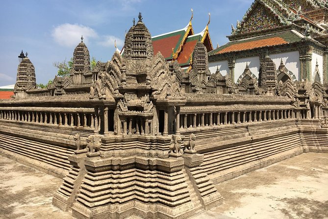 Grand Palace , Thai Dance & Fun Street Walk in Bangkok - Tasting Local Delicacies