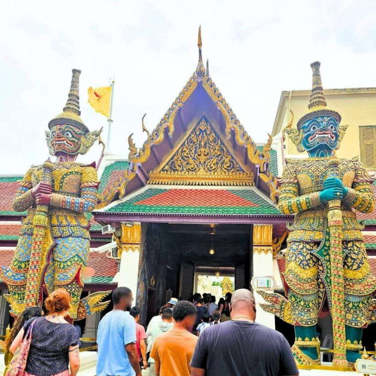 Grand Palace, Wat Pho, Wat Arun, Damnoen Maeklong, Yaowarat - Transportation and Pickup/Drop-off