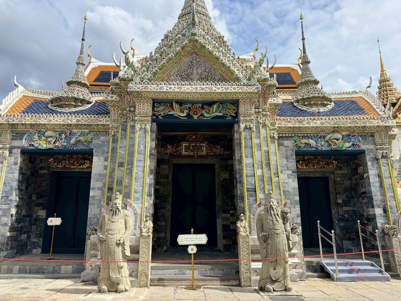 Grand Palace, Wat Pho & Wat Arun Half-Day Small Group Tour - Timing, meeting point and what to check