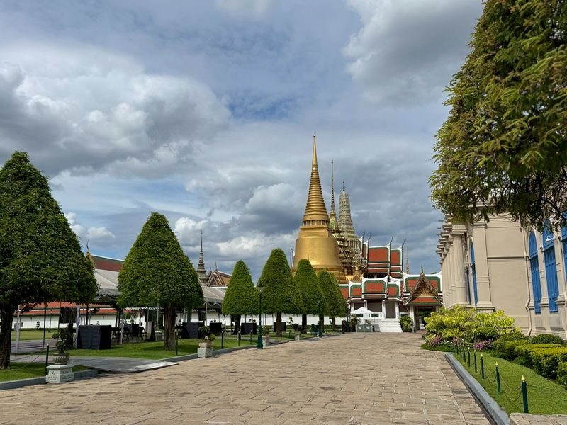 Grand Palace, Wat Pho & Wat Arun Half-Day Small Group Tour - Who should book this tour?