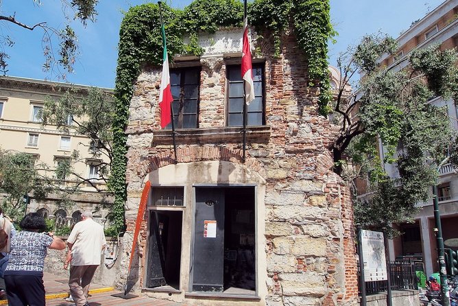 Grand Tour of Genoa, Medieval and Modern Town - Exploring Genoas Vibrant Markets